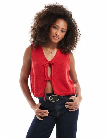v neck knitted tank top with bow tie front in red