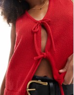 v neck knitted tank top with bow tie front in red