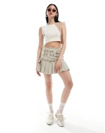 seam detail crop tank top in beige and white