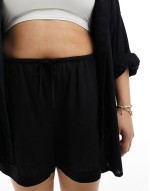 Curve pull on short with linen in black