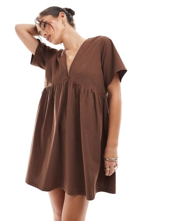poplin v waist smock dress in chocolate